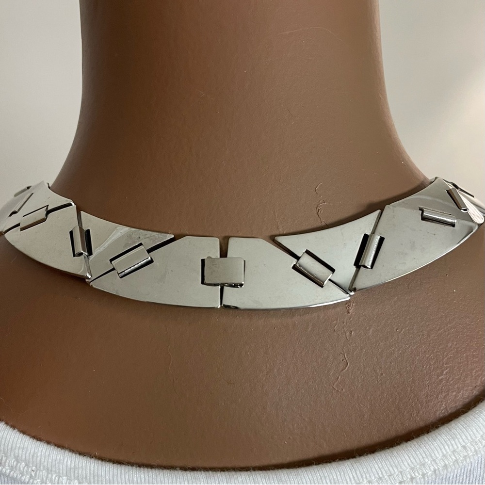 STUNNING! Women's SILVER-TONE Modern CHOKER Geometric NECKLACE 16" Jewelry - Picture 2 of 3